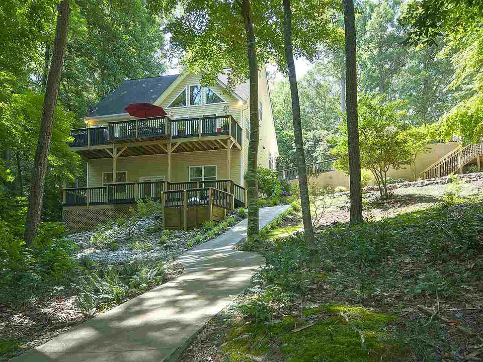 2nd image of 105 Dean Rd