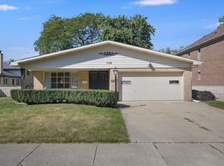 1130 Helen St, Park Ridge, IL 60068