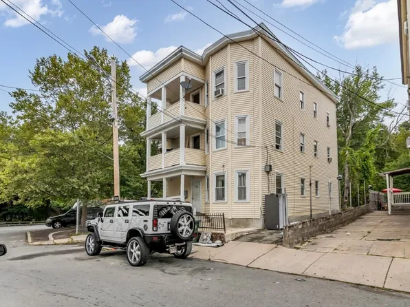 65 Brook St, Lawrence, MA 01841