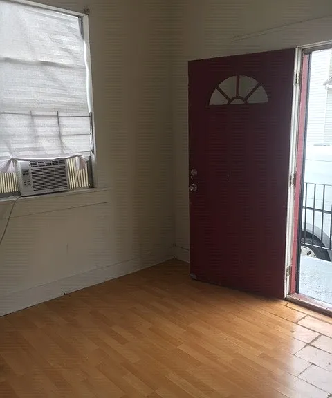 1235 Port St — Photo 3