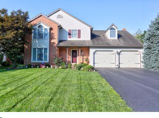 4 W View Dr, Akron, PA 17501