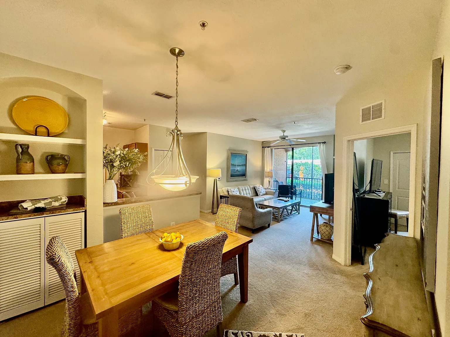 3 bed, 1288 sqft, $4,000 — Photo 2