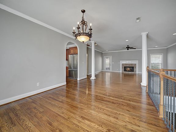 4th image of 1214 Woodlands Way