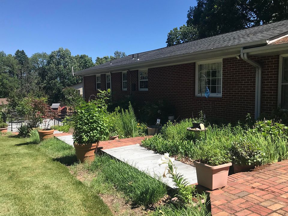 2nd image of 302 Woodside Dr
