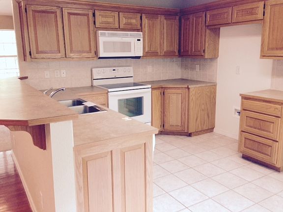 4th image of 13 Buckden Ln