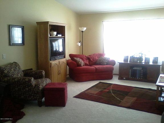 3rd image of 807 Newton Ave N