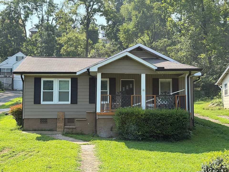 1021 W Elmwood Dr