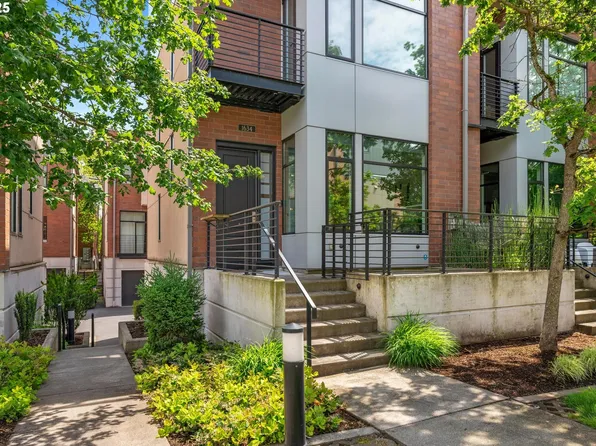 1634 NW Riverscape St, Portland, OR 97209