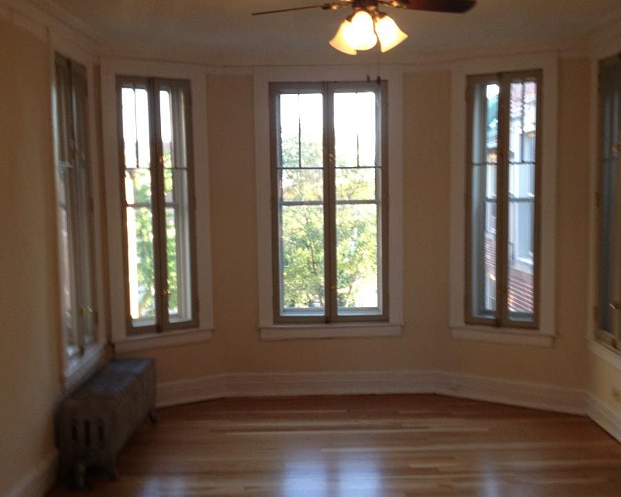 1st image of 326 Washington Blvd APT 1E