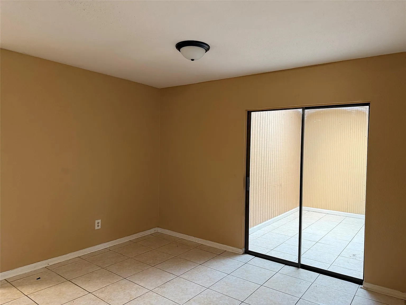 3 bed, 2.0 bath, 1700 sqft, $1,850 — Photo 2