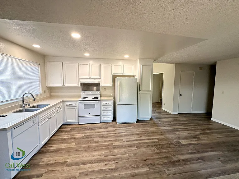 421 Gwinn Ct — Photo 4