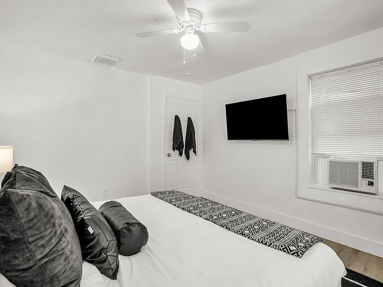 2737 Stuart Dr — Photo 15