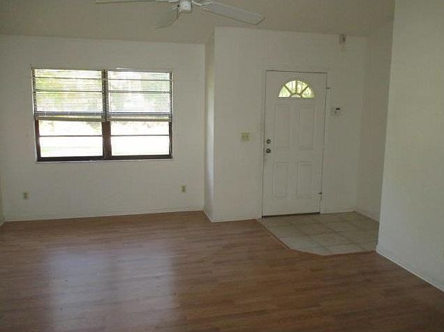 2nd image of 3235 1st Pl