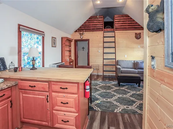 154 Leonard Ln, Sugarloaf, CA 92386