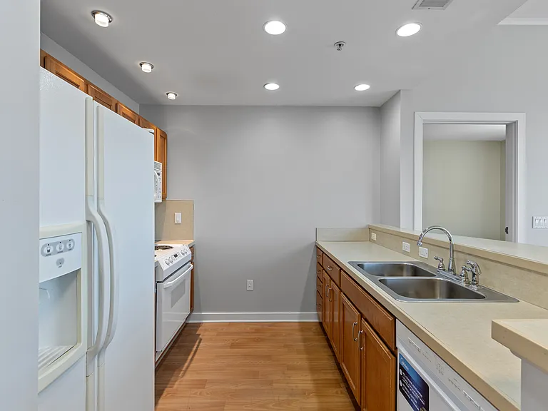 2221 Plainfield Ave NE #204 — Photo 3