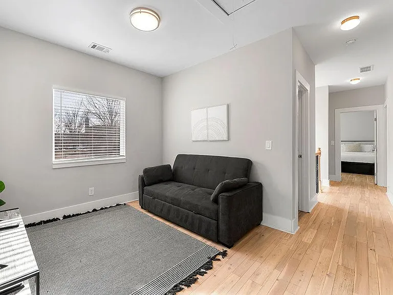 209 Clay St SE — Photo 18