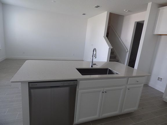 5th image of 38 Tyson Ct