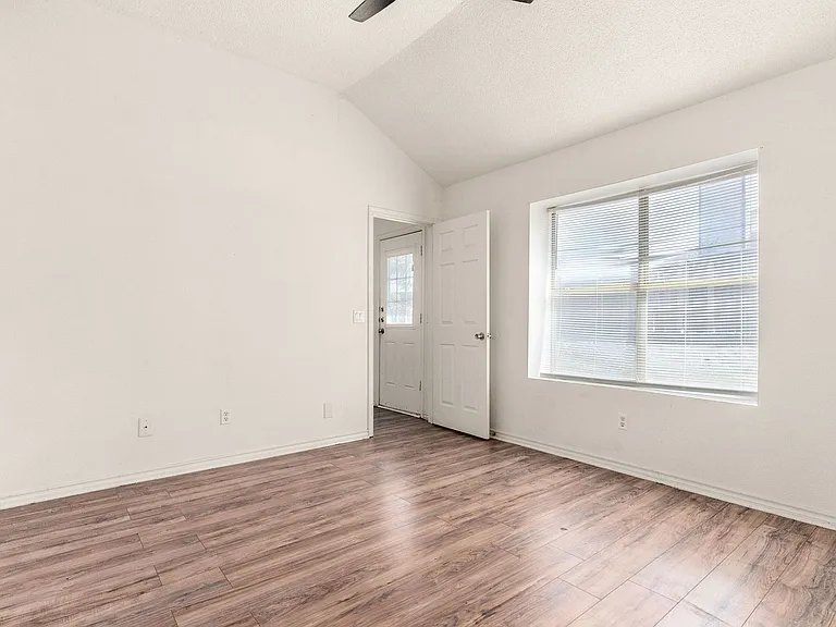 2702 Hemlock Dr — Photo 15
