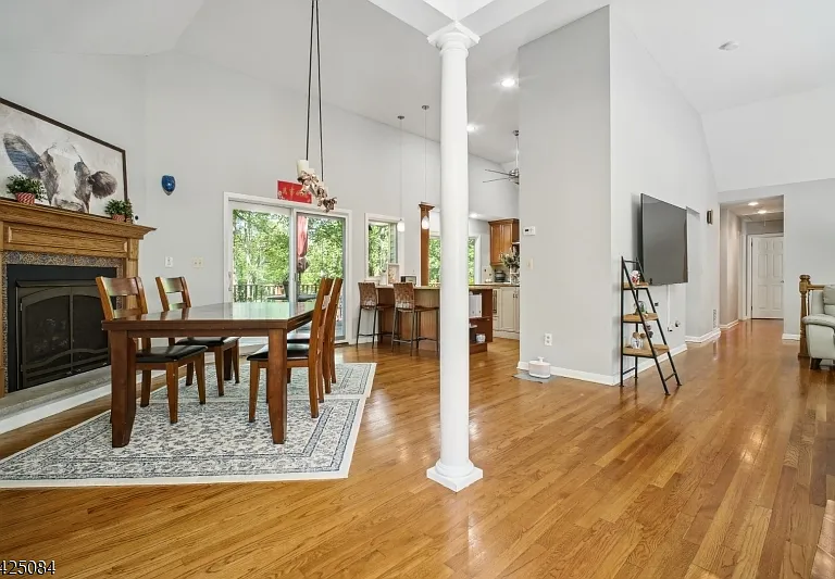 195 Chaucer Dr — Photo 26