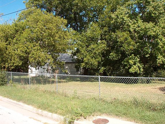 2nd image of 2516 Oakwood Ter