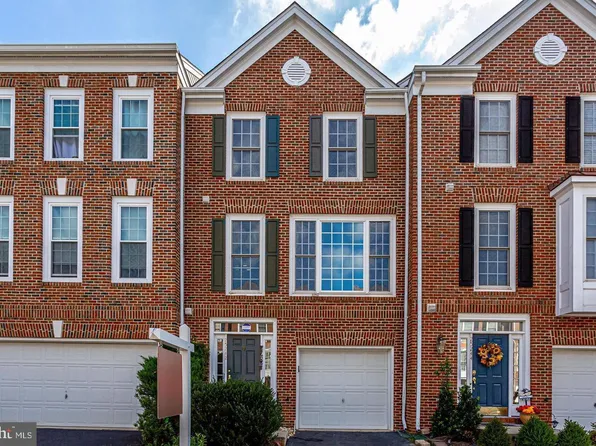 25242 Dunvegan Sq, Chantilly, VA 20152