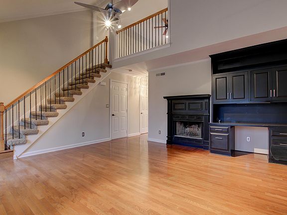 3rd image of 12 Magnolia Sq #12