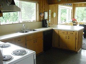 5th image of 6028 Butterball Ln NE