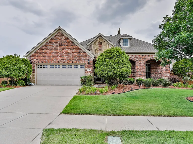223 Aspen Ln — Photo 2