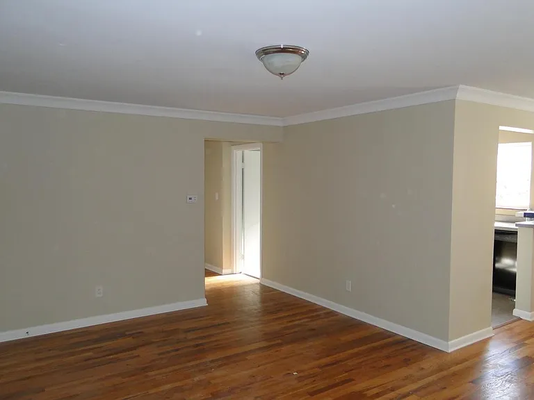 2354 Beechmont Ave — Photo 5