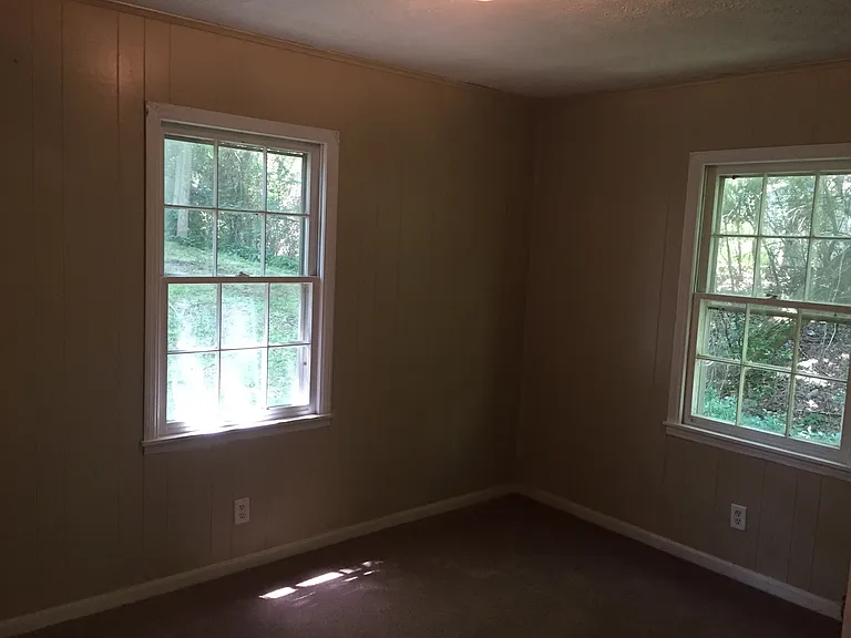 27 Stuart Dr — Photo 10