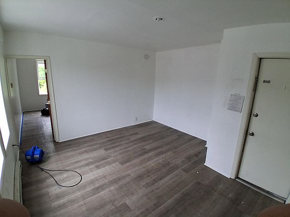 3rd image of 302 Columbia St APT 4