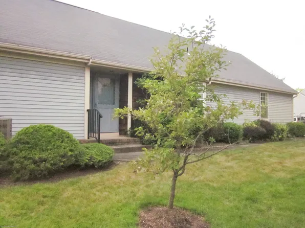 27B Bedfordshire Dr, Monroe Township, NJ 08831