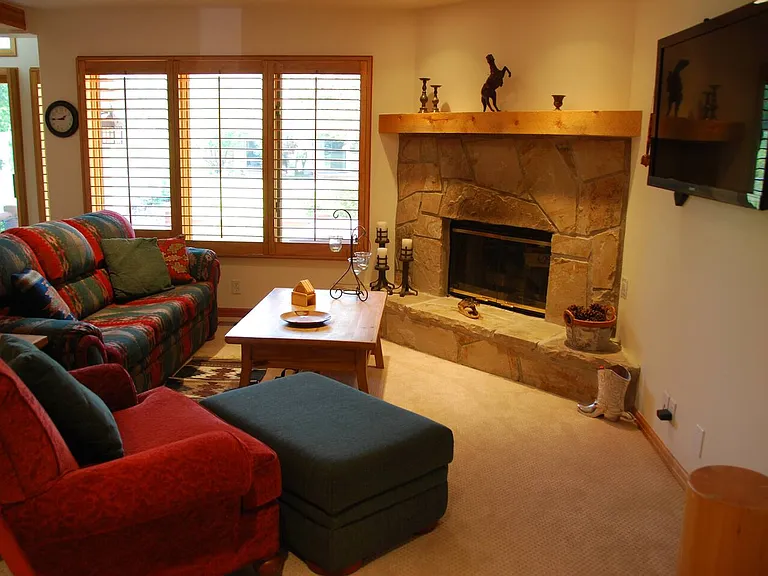 2410 Deer Lake Dr — Photo 8