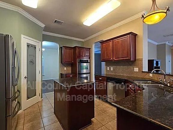 4th image of 615 Pumpkin Dr