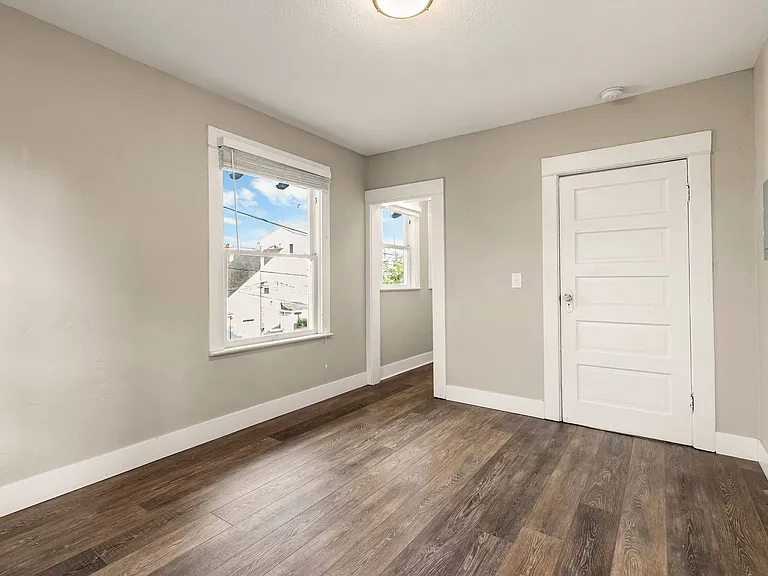5532 N Haight Ave — Photo 12