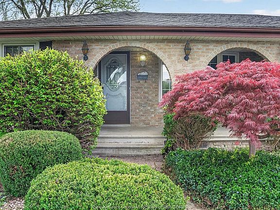 3rd image of 10626 Keating Cres