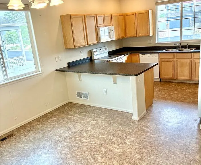 831 Lakebrook Ct — Photo 7