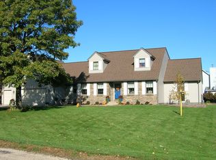 56 Carriage Hill Dr, Sterling, IL 61081