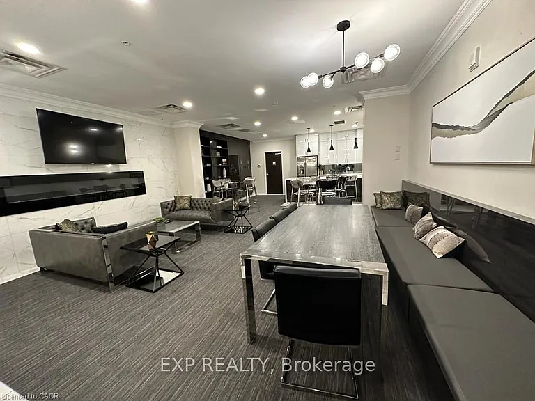 118 King St E #718 — Photo 16