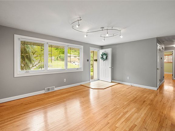 5th image of 439 Arbor Ln