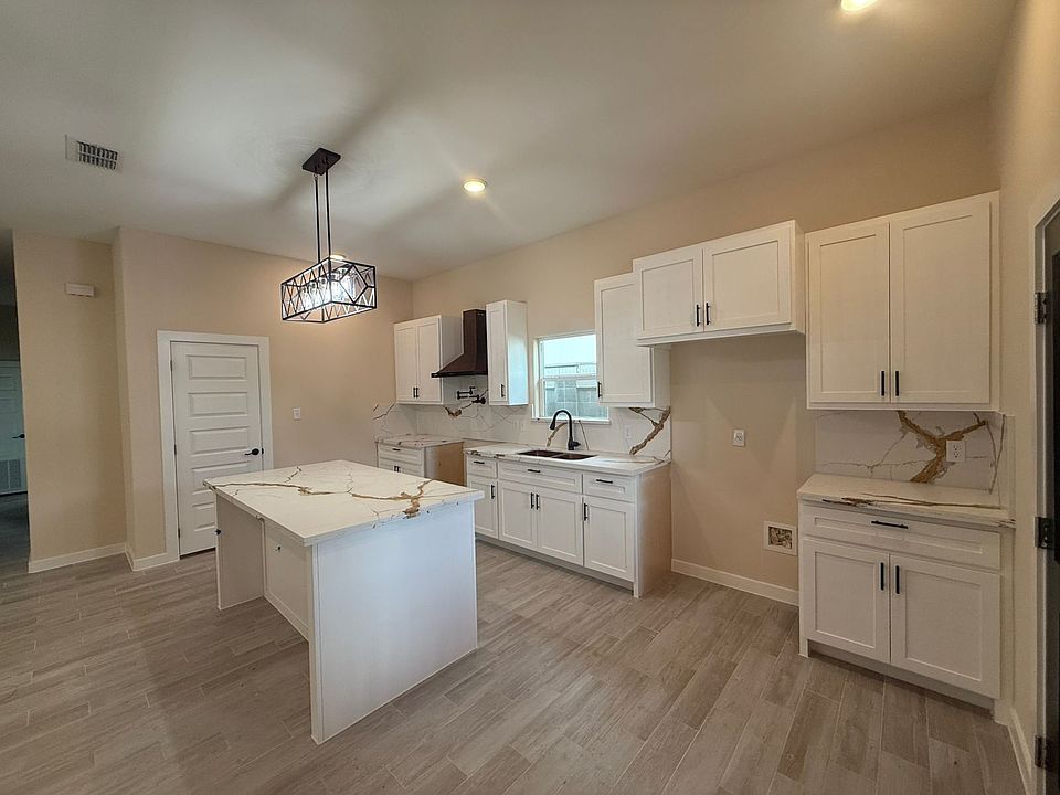 1st image of 1711 Cordova Dr #1