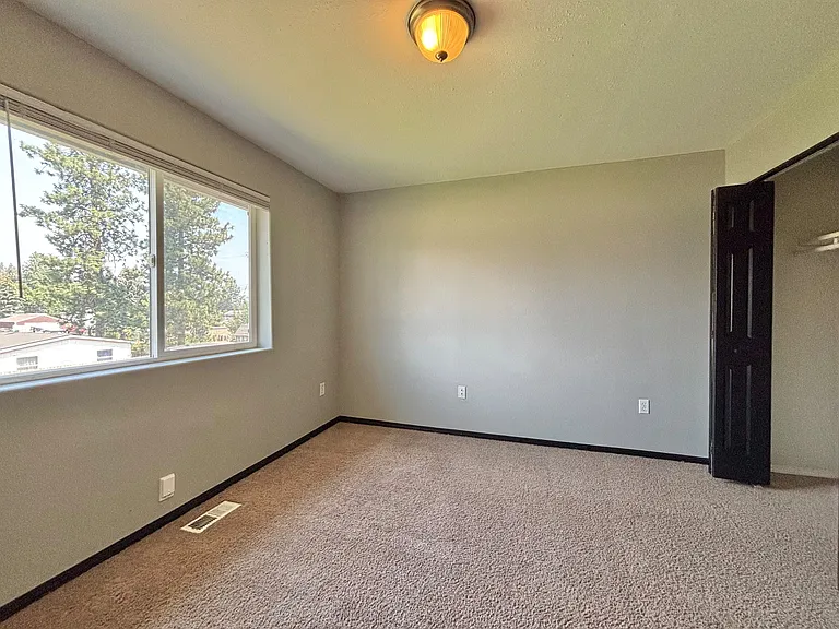 905 E Spence St — Photo 19