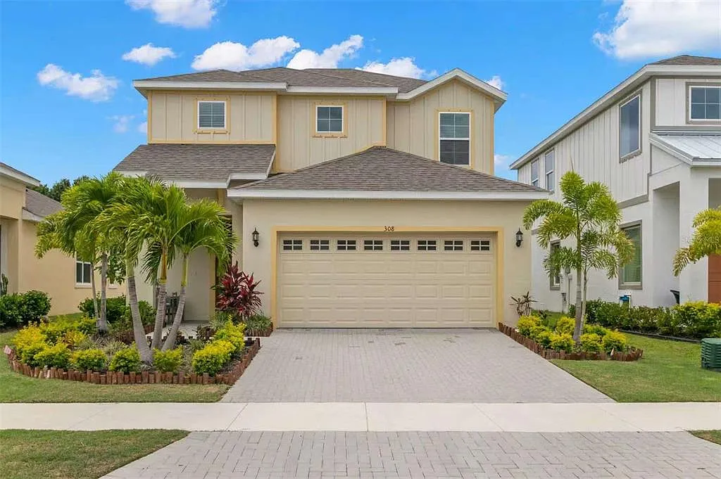 4 bed, 2.5 bath, 2115 sqft, $2,900 — Photo 1