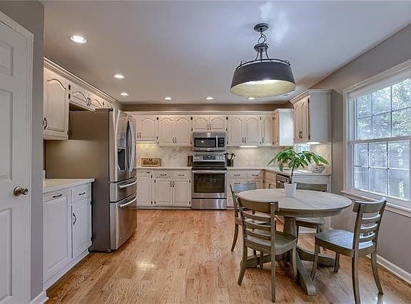 3rd image of 9103 W 105th St