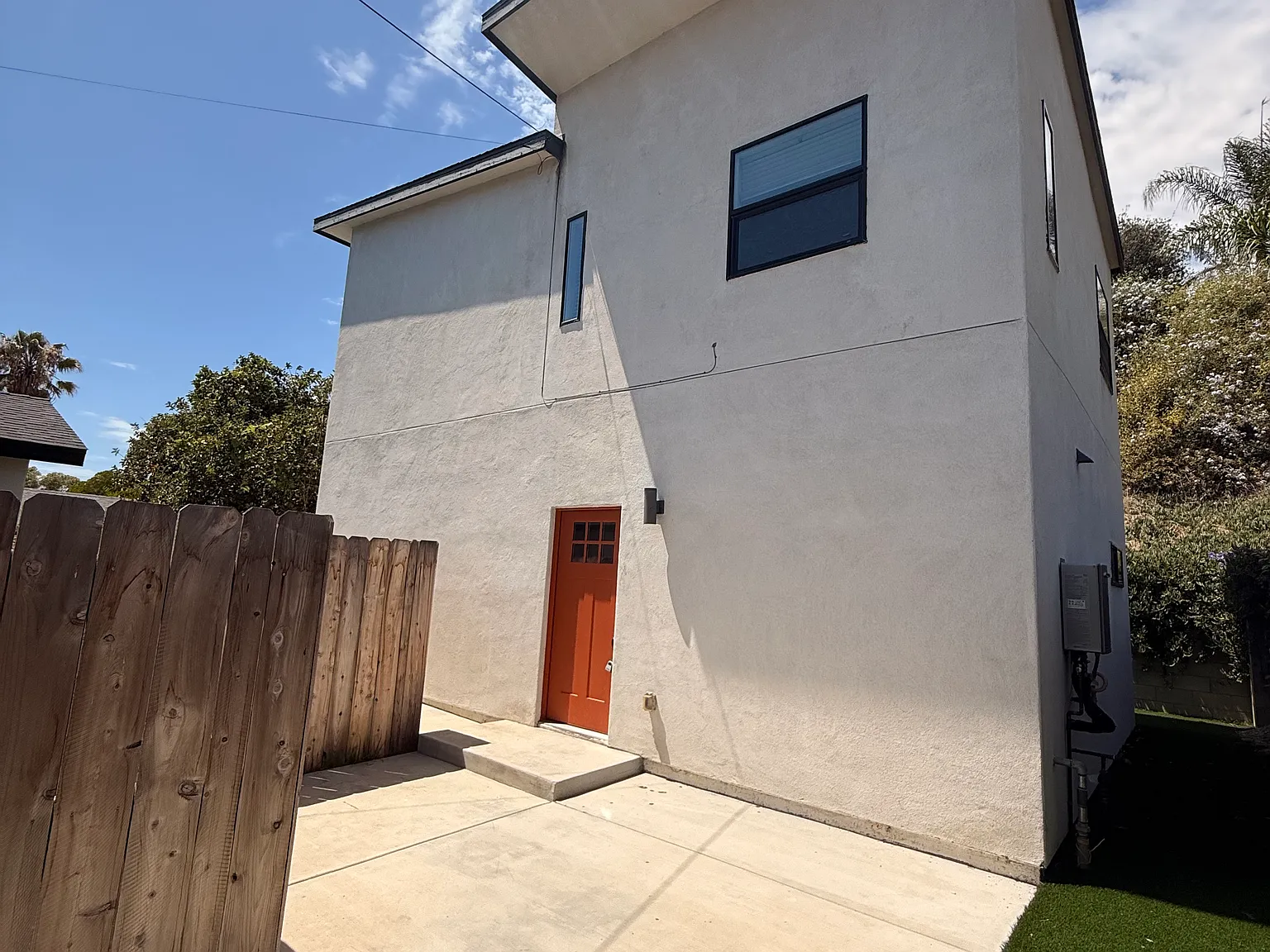 4 bed, 1200 sqft, $5,295 — Photo 1