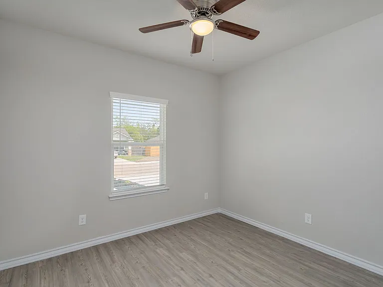 415 Hudson St — Photo 10