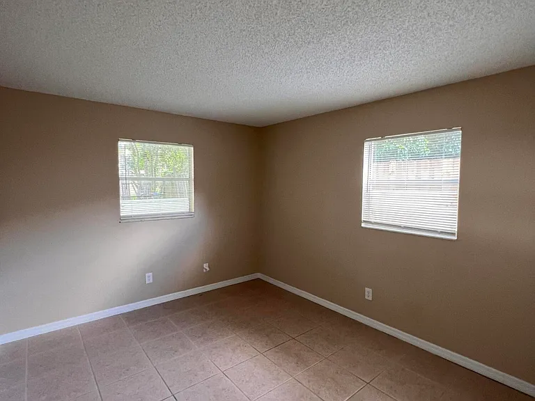 118 Olive St — Photo 5