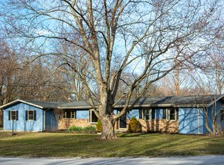 1108 Maple Tree Ln, Mahomet, IL 61853