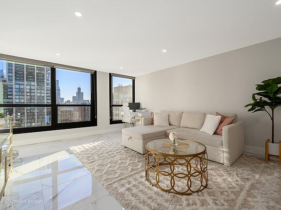 5th image of 1030 N State St APT 21J