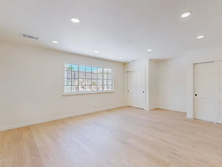 8005 Pickard Ave NE — Photo 6
